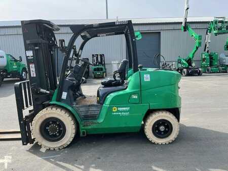 Propane Forklifts 2015  Mitsubishi FG50 (1)