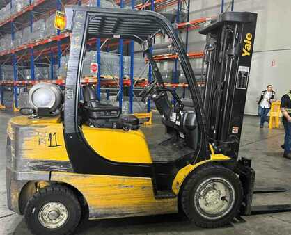 Propane Forklifts 2019  Yale GLP060VX (1)