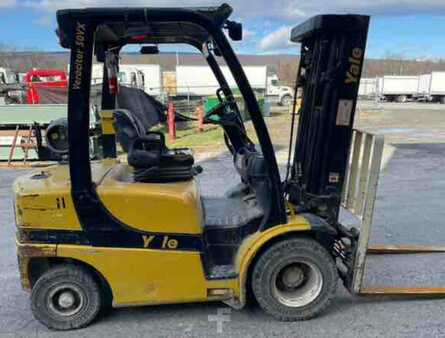 Propane Forklifts 2016  Yale GLP050VX (1)