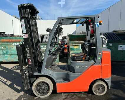 Propane Forklifts 2016  Toyota 8FGCU25 (1)