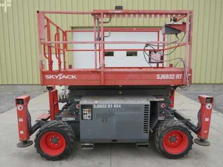 Rough Terrain Forklifts 2018  Skyjack SJ6832 RT (1)