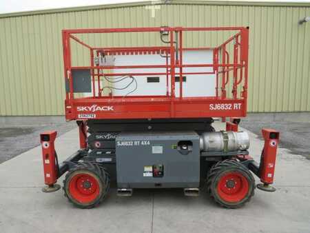 Rough Terrain Forklifts 2018  Skyjack SJ6832 RT (1)