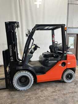 Propane Forklifts 2017  Toyota 8FGU25 (1)