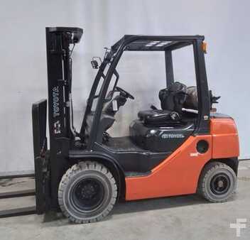Propane Forklifts 2017  Toyota 8FGU25 (1)
