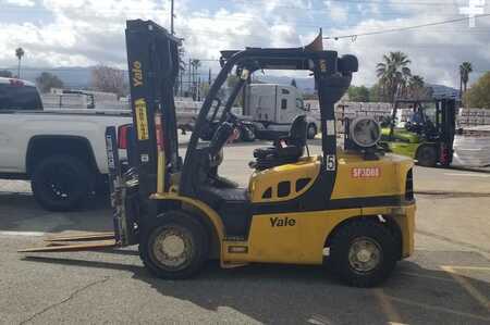 Propane Forklifts 2018  Yale GLP080VX (1)