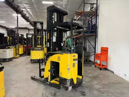 Montacargas Retráctil 2018  Yale NDR035EA (1)