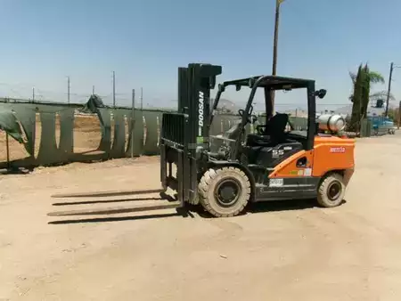 Montacargas diésel 2022  Doosan G55C-7 (1)