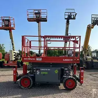 Montacargas Todo Terreno 2019  Skyjack SJ6832 RT (1)