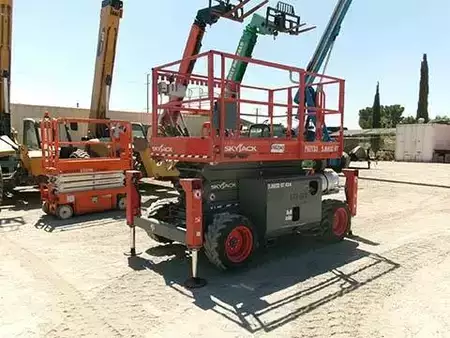 Montacargas Todo Terreno 2018  Skyjack SJ6832RT (4)