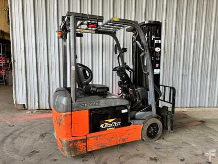 Montacargas Eléctrico (3 ruedas) 2018  Toyota 8FBE20U (2)