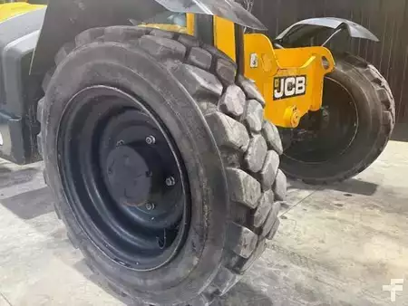 Manipulador Telescópico fijo 2021  JCB 507-42 (5)