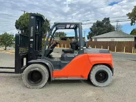 Propane Forklifts 2017  Toyota 8FG70U (1)