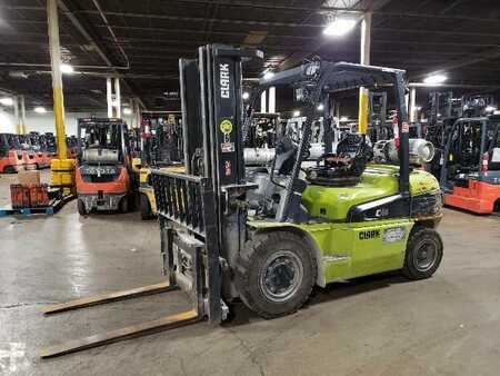 Propane Forklifts 2018  Clark C40L (1)