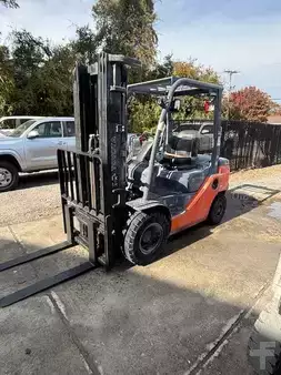 Montacargas diésel 2022  Toyota 8FDU25 (1)
