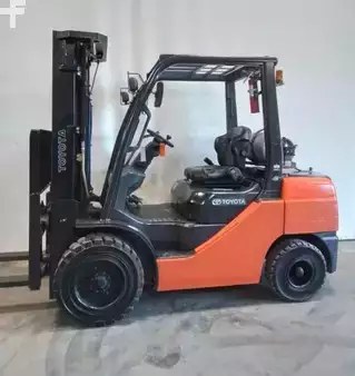 Montacargas GLP 2018  Toyota 8FGU32 (1)