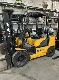 Montacargas GLP 2018  Hyundai 30L-7A (1)