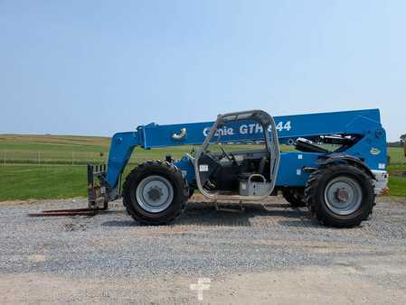 Manipulador Telescópico fijo 2013  Genie GTH-844 (1)