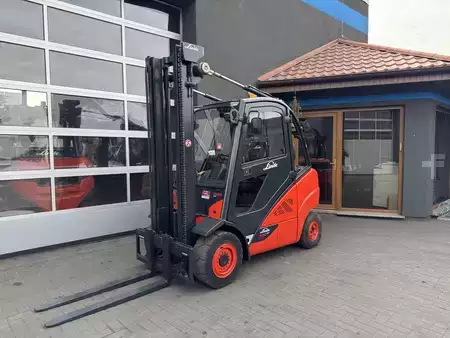 Wózki widłowe diesel 2017  Linde H25D-02/600 (469) (1)