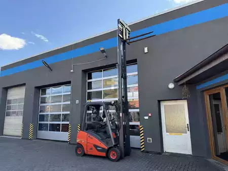 Wózki gazowe 2018  Linde H16T-01 (800) (3)