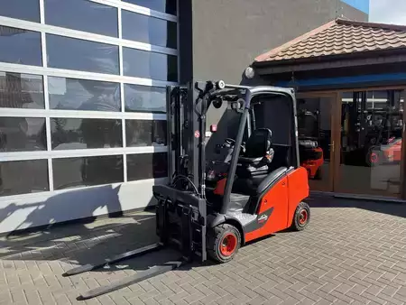 Wózki gazowe 2016  Linde H20T-01 (038) (1)