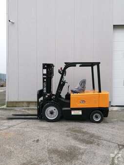 Elektromos 4 kerekű 2024  UN Forklift FB35 (2)