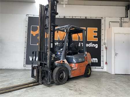 Diesel Forklifts 2002  Toyota 62-7FDF25 (4)