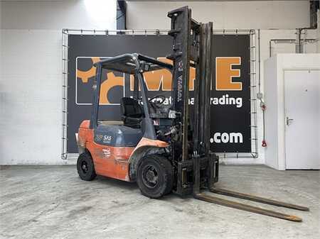 Diesel Forklifts 2004  Toyota 62-7FDF25 (1)