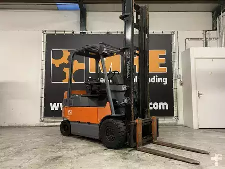 Eléctrica de 4 ruedas 2003  Toyota 7FBMF25 (1)