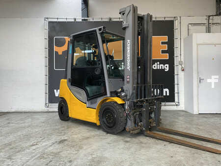 Gas truck 2016  Jungheinrich TFG425s (1)