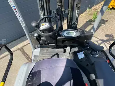 Elektryczne 4-kołowe 2016  Still RX20-20P (5)