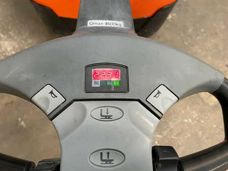 Porta-paletes elétrico 2010  BT LWE160 (6)