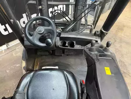 Wózki widłowe diesel 2015  Linde H30D-02 (5)
