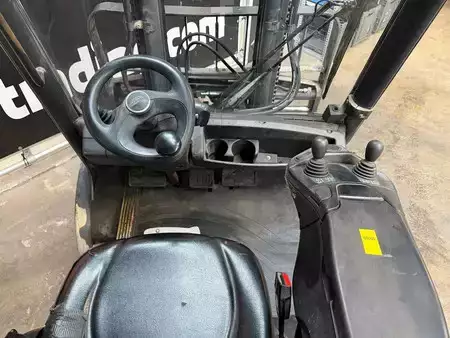 Wózki widłowe diesel 2015  Linde H30D-02 (5)