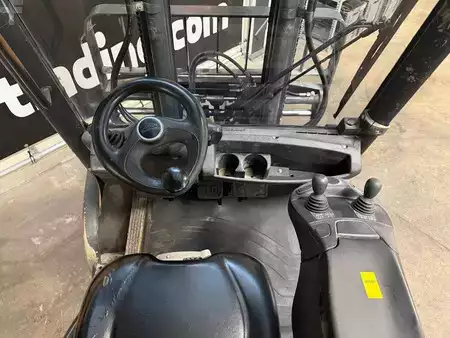 Wózki widłowe diesel 2015  Linde H30D-02 (5)