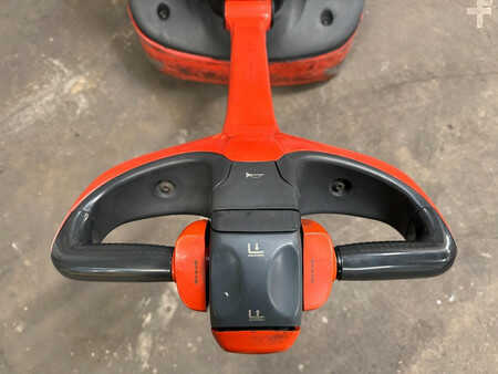 Nízkozdvižný vozík 2012  Linde T20 (5)