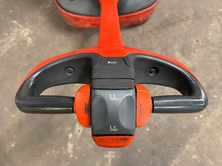 Nízkozdvižný vozík 2012  Linde T20 (5)