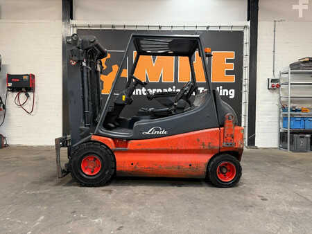 Sähkö - 4 pyör 2006  Linde E30-03 (2)