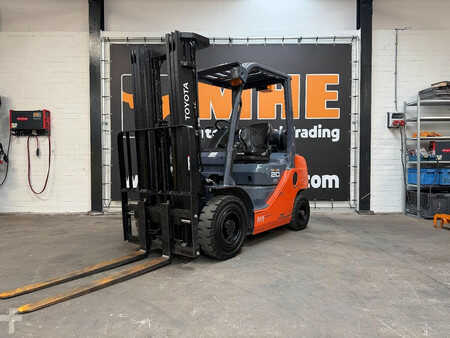 Nestekaasutrukki 2015  Toyota 02-8FGF20 (3)