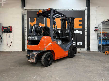 Nestekaasutrukki 2015  Toyota 02-8FGF20 (4)