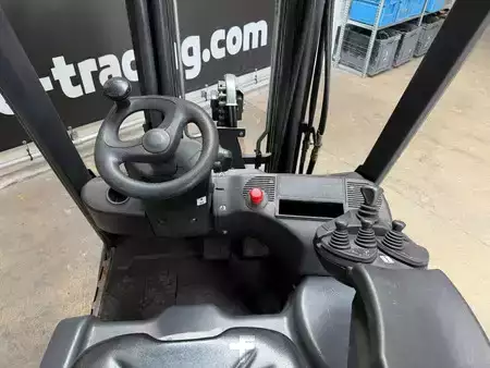 Carrelli elettrici 3 ruote 2008  Linde E16-01 (5)