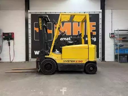 Carrelli elevatori diesel 2001  Hyster J2.50XM (2)