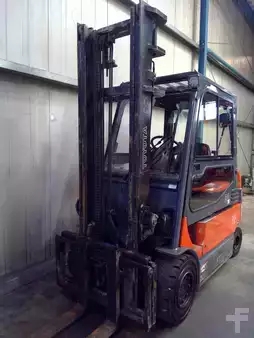 El truck - 4 hjulet 2008  Toyota 7FBMF30 (1)