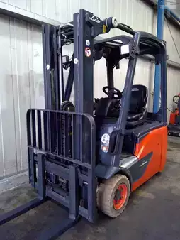 3-wiel elektrische heftrucks 2014  Linde E 15 02  386 (1)