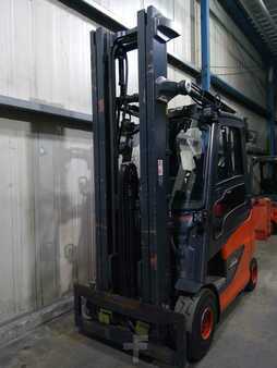 Eléctrico - 4 rodas 2016 Linde E 25 H 01 600 (1)