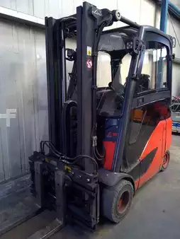 Elektryczne 4-kołowe 2015  Linde E 18 PH 386 (1)