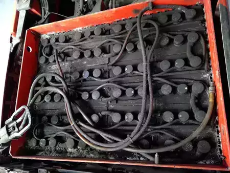 Elektryczne 4-kołowe 2015  Linde E 18 PH 386 (6)