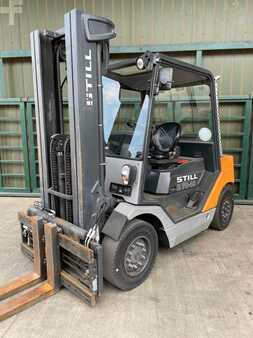 Empilhador diesel 2012  Still R70-40 (1)