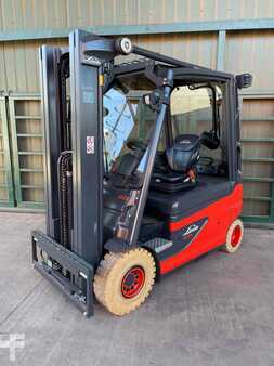 4-wiel elektrische heftrucks  Linde E25L 387 (1)