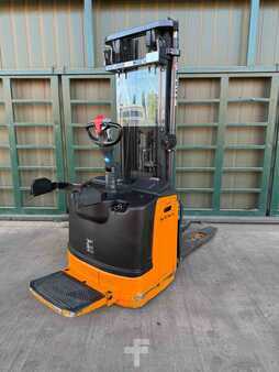 Stacker pedestre 2014  Still EGV S14 (2)