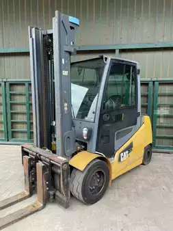 Chariots électriques à 4 roues 2016  CAT Lift Trucks EP 45 2 (1)
